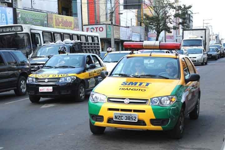 “A educação que tantas vezes se diz que falta aos motoristas que não dão seta, não dão a vez quando solicitados, os que furam o sinal do semáforo, que fazem sinal de dedo e tantos outros exemplos tem tudo a ver com o modo como as pessoas agem em outros aspectos da vida. Mas, também com o fato de quererem receber educação ou não”, afirmou. Reprodução: Flipar