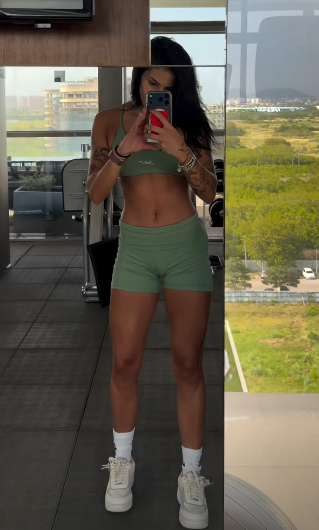 Ana Castela exibe abdômen definido em treino funcional intenso. Foto: Instagram
