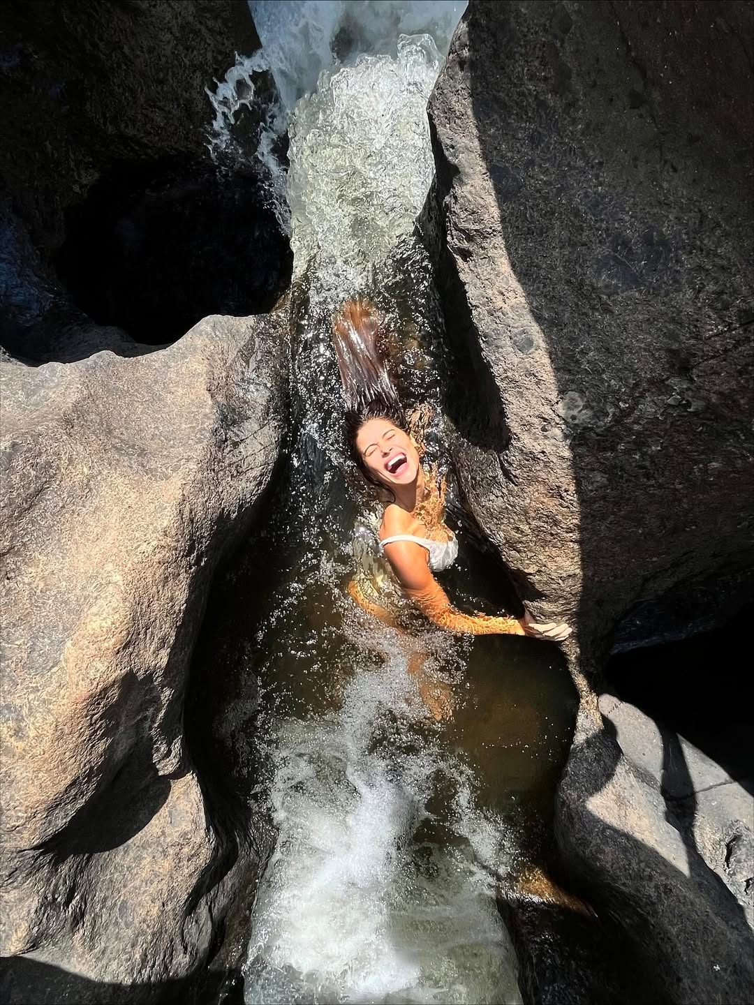 Isadora Cruz se refresca. Foto: Reprodução/ Instagram @isadoracruz