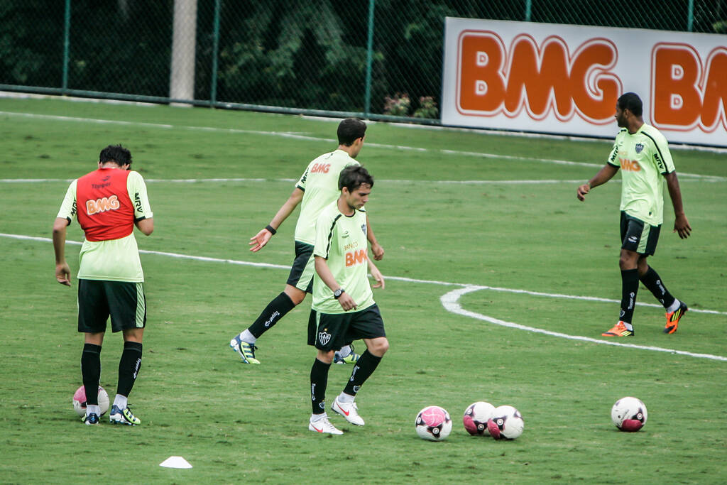 Bernard treinou com bola nesta terça-feira e deve ser relacionado para enfrentar o Cruzeiro Bruno Cantini/Clube Atlético Mineiro