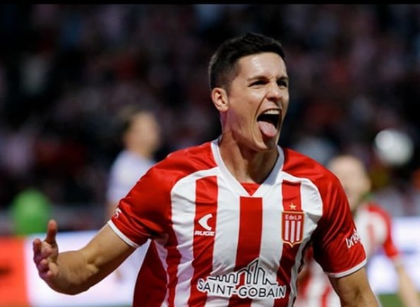 Guido Carrillo celebra gol com a camisa do Estudiantes Reprodução/Instagram