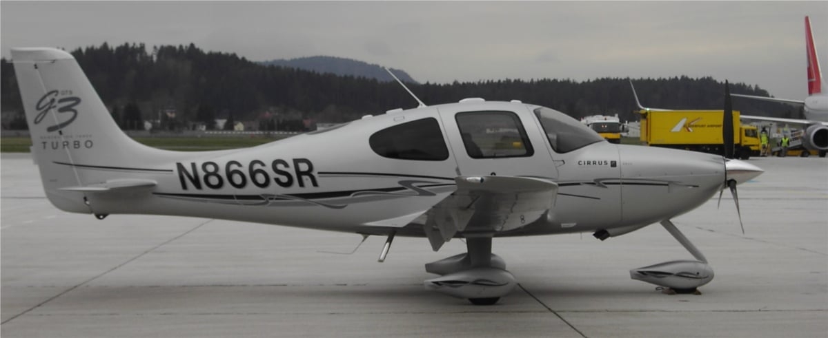 O avião era como esse modelo aí, um Cirrus SR22. 