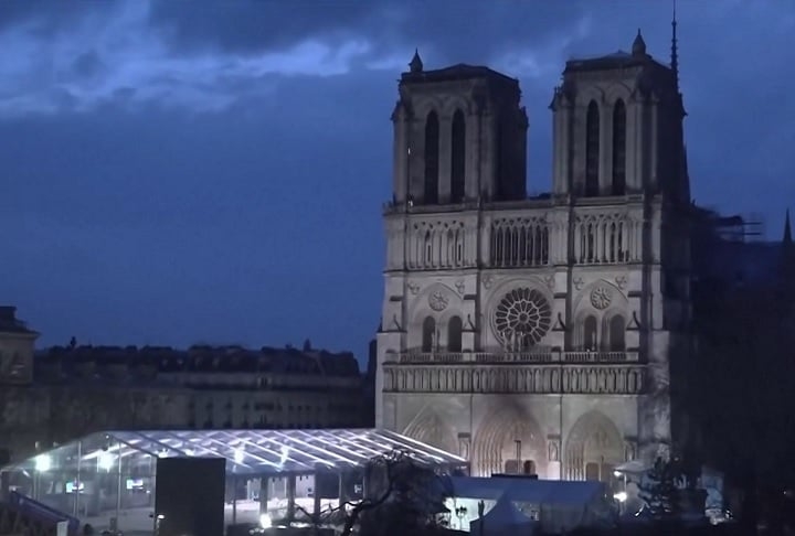 Depois de passar cinco anos em processo de restauração por conta de um incêndio, a histórica Catedral de Notre-Dame reabriu as portas em Paris em 7 de dezembro de 2024. Reprodução: Flipar