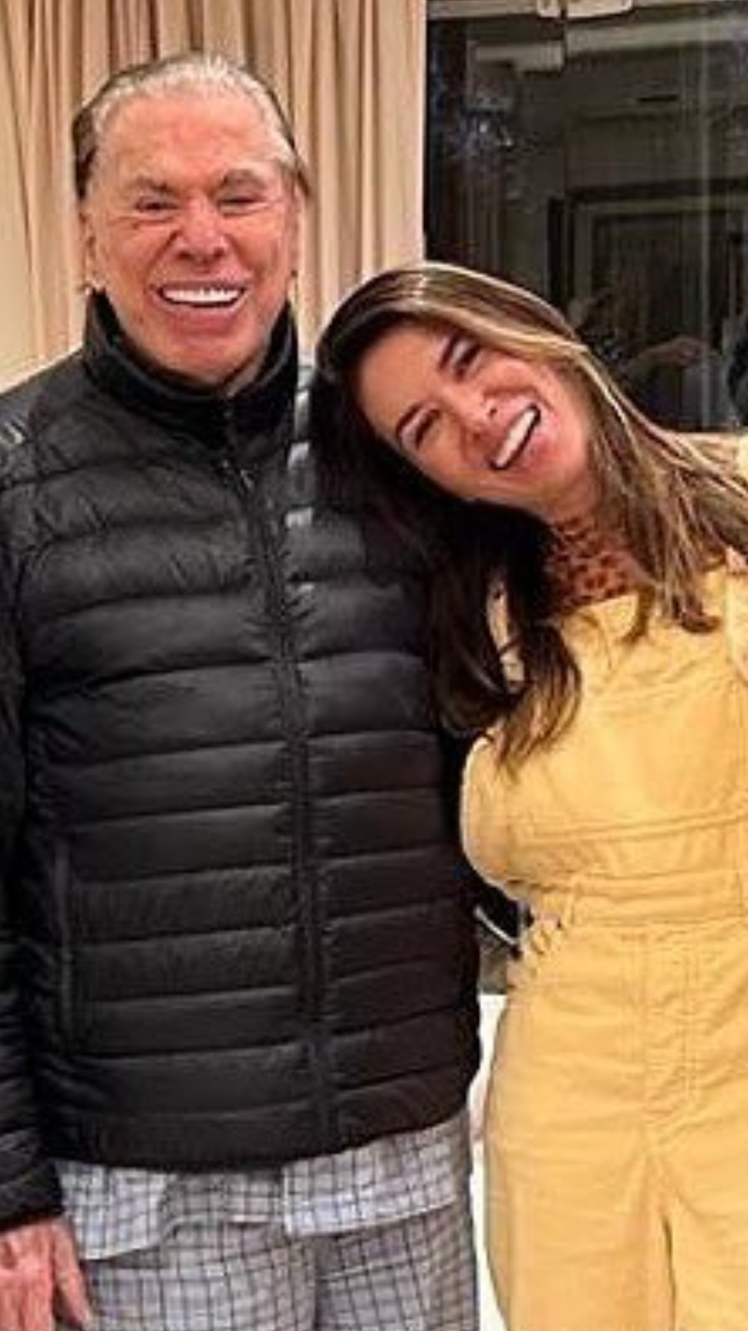 Rebeca Abravanel - a "filha número 5" ficou na frente das telinhas como apresentadora do 'Roda a Roda Jequiti', em 2017. Atualmente, Rebeca é casada com o jogador de futebol Alexandre Pato, com quem tem Benjamin, que nasceu em janeiro deste ano. Reprodução/Instagram