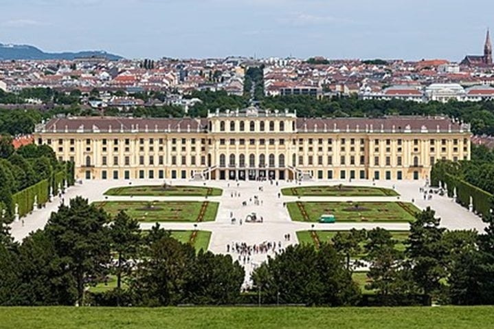 O Palácio de Schönbrunn, localizado no Centro Histórico de Viena, é reconhecido pela UNESCO como Patrimônio da Humanidade. Reprodução: Flipar