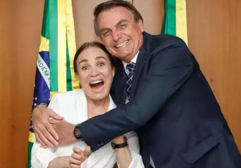 Desde que rompeu seu contrato na Globo para assumir cargo no governo do então presidente Jair Bolsonaro, a atriz Regina Duarte passou a ser persona non grata na emissora platinada. Regina foi secretária especial de Cultura no governo de Bolsonaro, de março a maio de 2020. 
