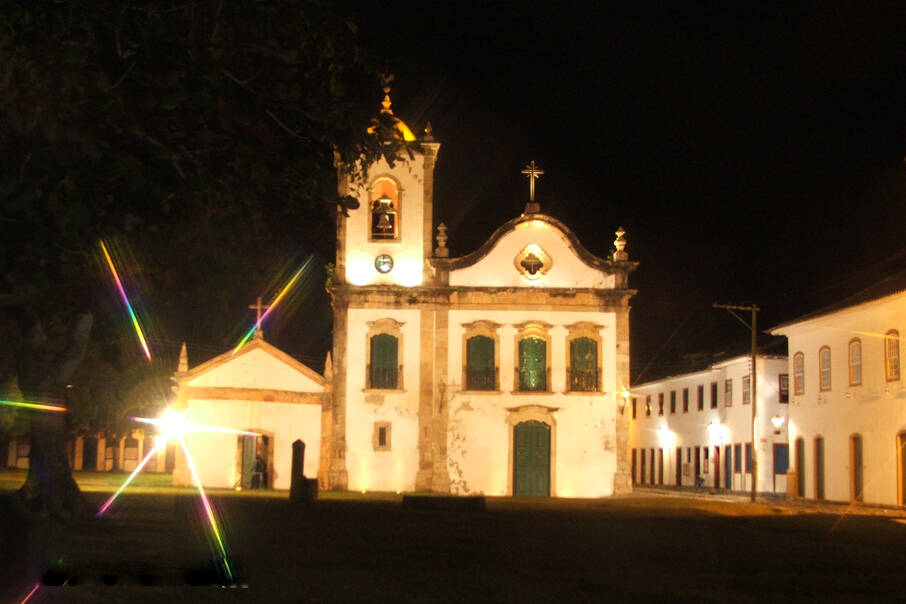 Visão da Igreja Santa Rita à noite. Foto: Divulgação/ Luciana Matos