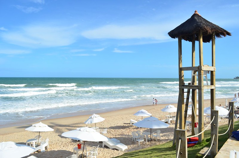 Praia do Cupe - Pernambuco: Localizada no município de Ipojuca, a 60 km de Recife, a praia possui cerca de 4,5 km de litoral, sendo uma das maiores da região.  Com areia fina e mar de ondas fortes, atrai surfistas de todas as regiões.  Matheus Bueno/Flickr