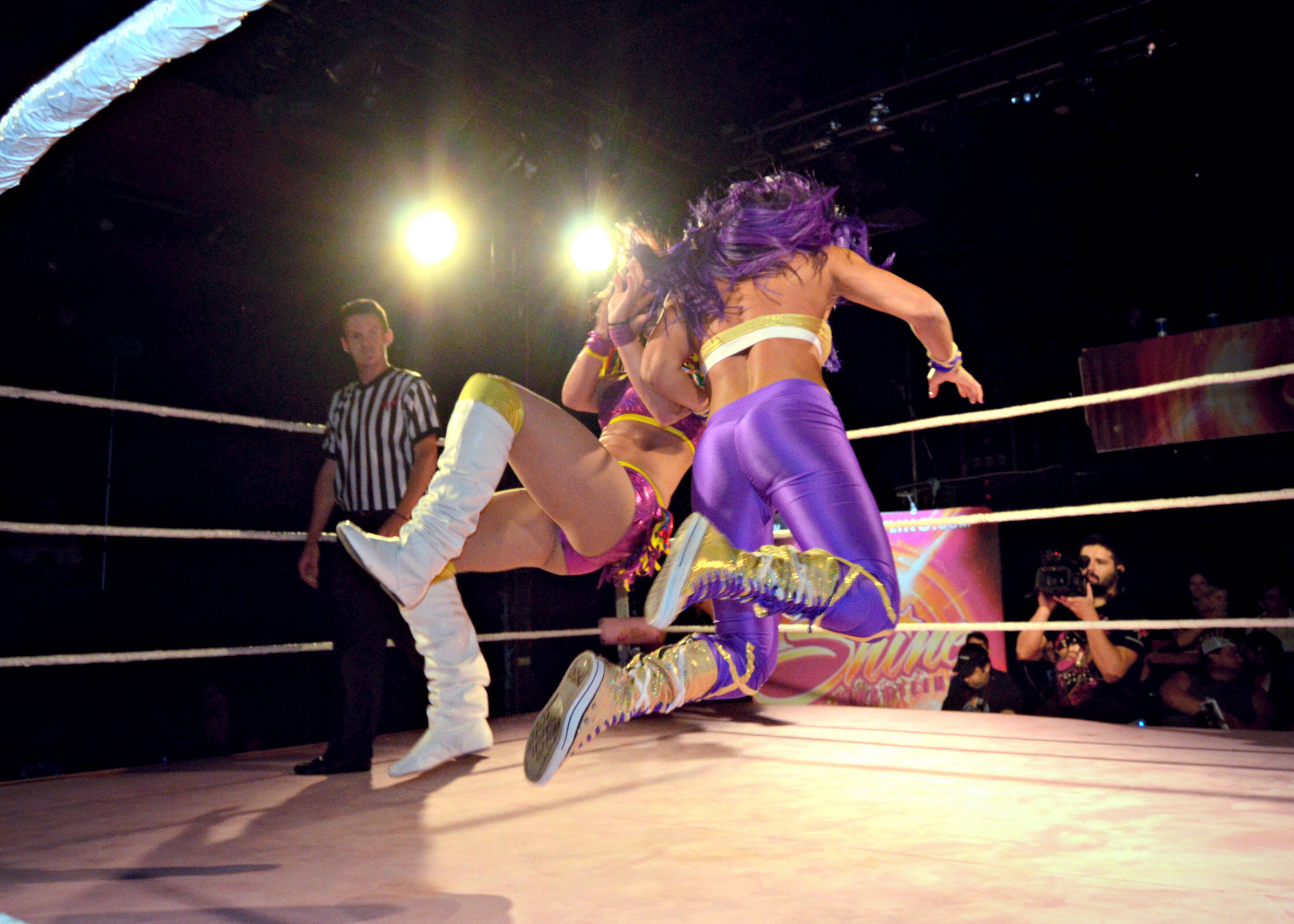 Gabi Castrovinci venceu Santana Garrett no Shine Wrestling. Foto: Divulgação