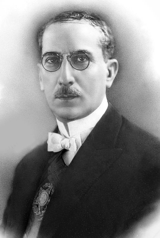 Brasil: 12 de outubro - Em 1924, o então presidente Arthur Bernardes sancionou decreto instituindo a data. Um ano antes, nesse mesmo dia, o Rio de Janeiro havia sediado o Congresso Sul-Americano da Criança, inspiração para a data. No entanto, até os anos 50 ela passou batida, sem feriado ou mobilização do comércio. 