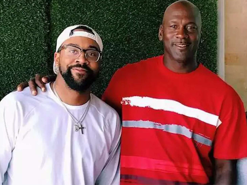 Marcus Jordan ao lado de seu pai, Michael Jordan Reprodução