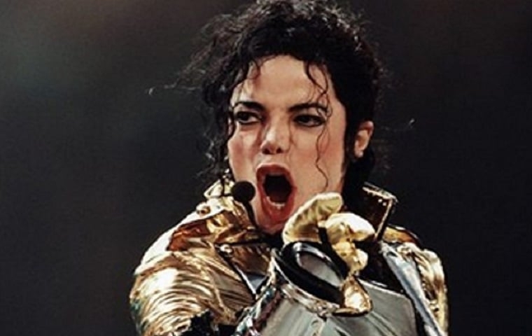 Mais um “Rei” na nossa lista! Só que agora, do Pop! Com uma voz ímpar e movimentos impressionantes nos palcos, Michael Joseph Jackson se tornou um dos ícones culturais mais importantes e influentes de todos os tempos e um dos maiores artistas da história da música.