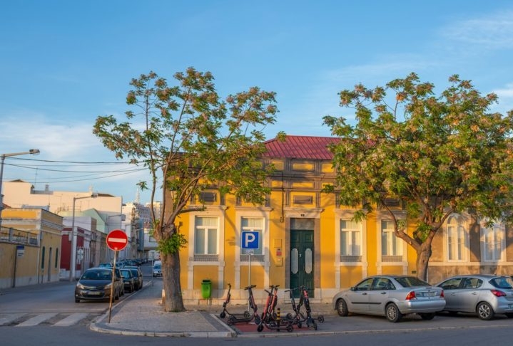 3) Faro (Portugal), 67 pontos: Localizada no sul de Portugal, Faro é uma encantadora cidade costeira conhecida por seu centro histórico pitoresco e atmosfera tranquila. Por lá, a cultura portuguesa e as paisagens marítimas se combinam de maneira cativante. Reprodução: Flipar