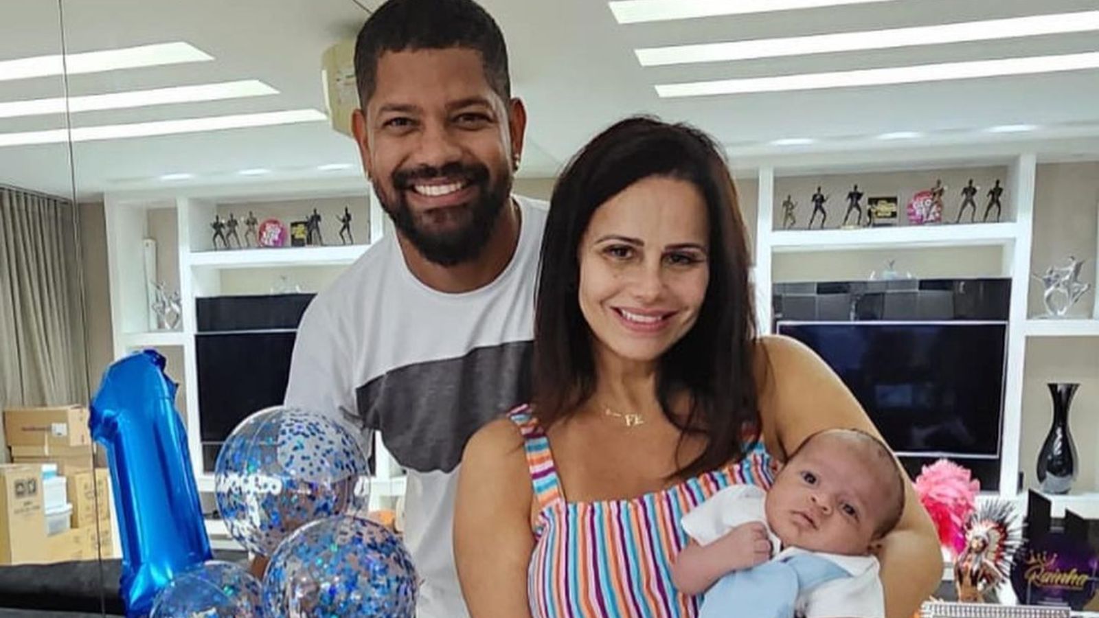 Viviane Araújo com o filho Joaquim e marido Guilherme Militão. Foto: Reprodução/Instagram - 02.12.2022