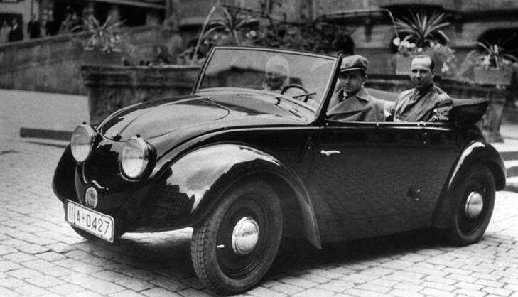 Nascida em 1931, a Porsche inicialmente desenvolvia motores, mas não fazia carros com sua marca. A companhia acabou participando do desenvolvimento do projeto do Fusca. Foto: Getty Images