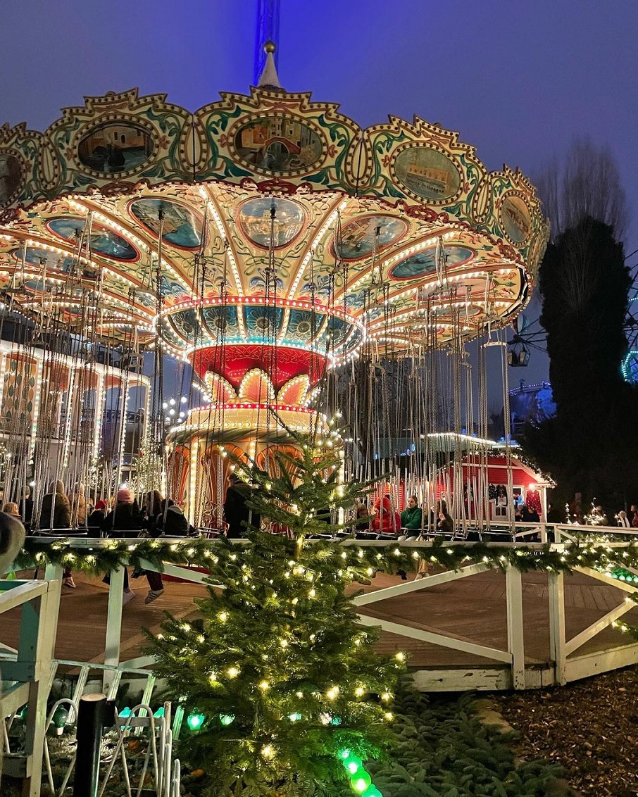 Brinquedo no Tivole Park, em Copenhagen, na Dinamarca. Foto: Reprodução/Instagram 04.04.2023