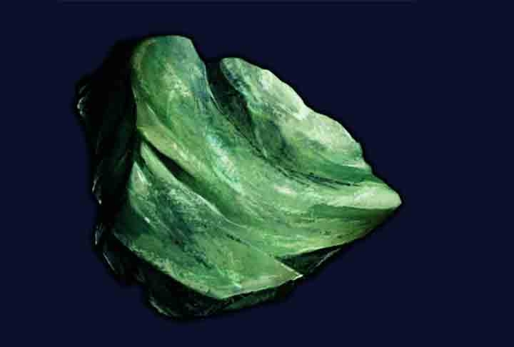 Orichalcum (Mitologia e Ficção) – Um metal lendário, mencionado na história de Atlântida por Platão. Na ficção moderna, ele é frequentemente retratado como um material mágico ou altamente tecnológico. Reprodução: Flipar