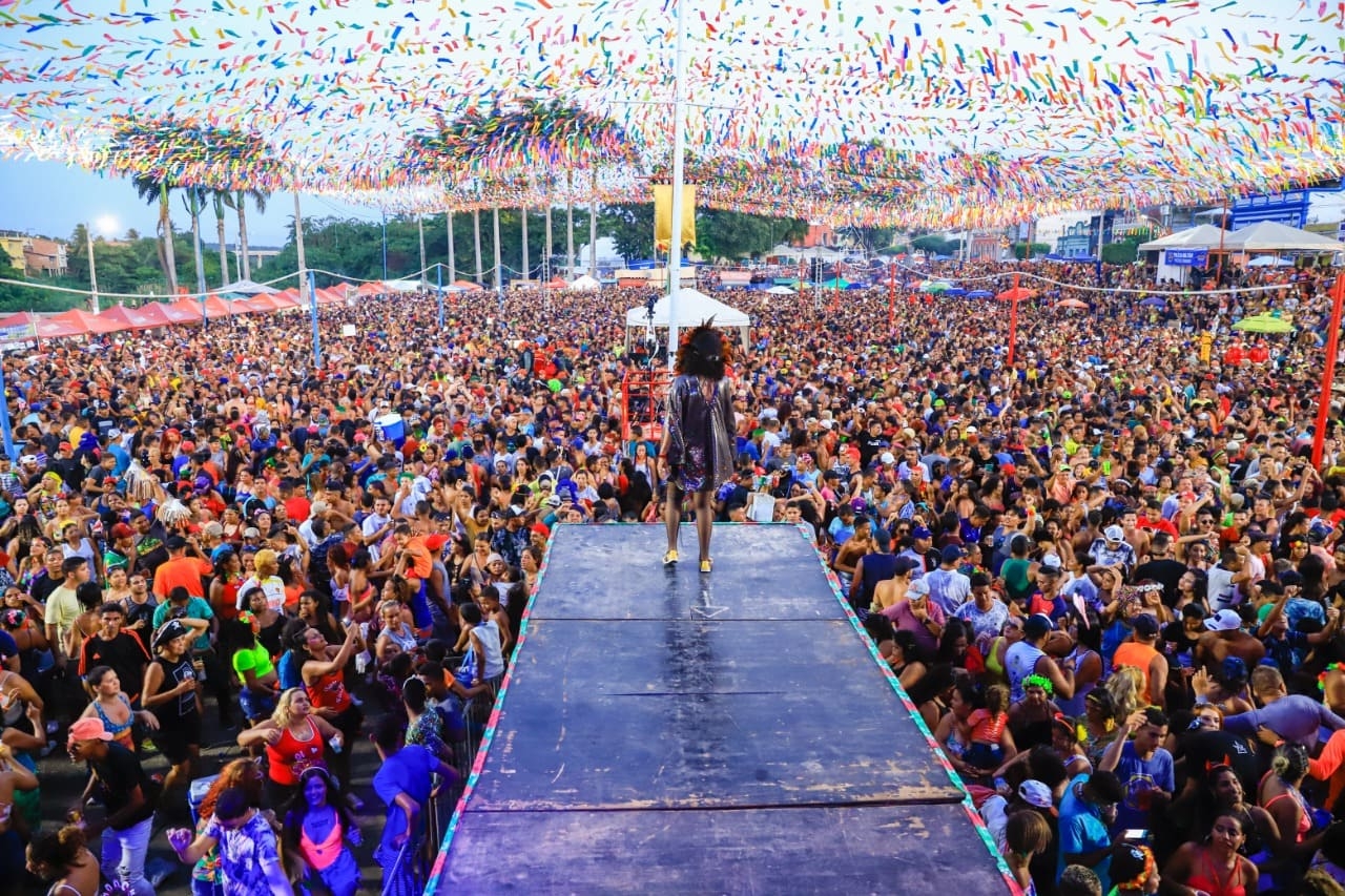 Paudalho, na Zona da Mata norte, a pouco menos de 40 km de Recife, é considerada a cidade com o maior carnaval no interior pernambucano. Para este ano, a prefeitura anunciou shows de Léo Santana, na abertura, e Ferrugem, no encerramento das festa. Reprodução: Flipar