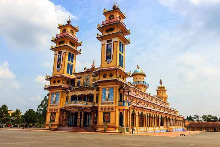 Há alguns pontos de visitação clássicos de Ho Chi Minh, como o Museu da Guerra, o Palácio da Reunificação, o Correio Central e a Basílica de Notre Dame, erguida por colonos franceses em 1863. 
 Reprodução: Flipar