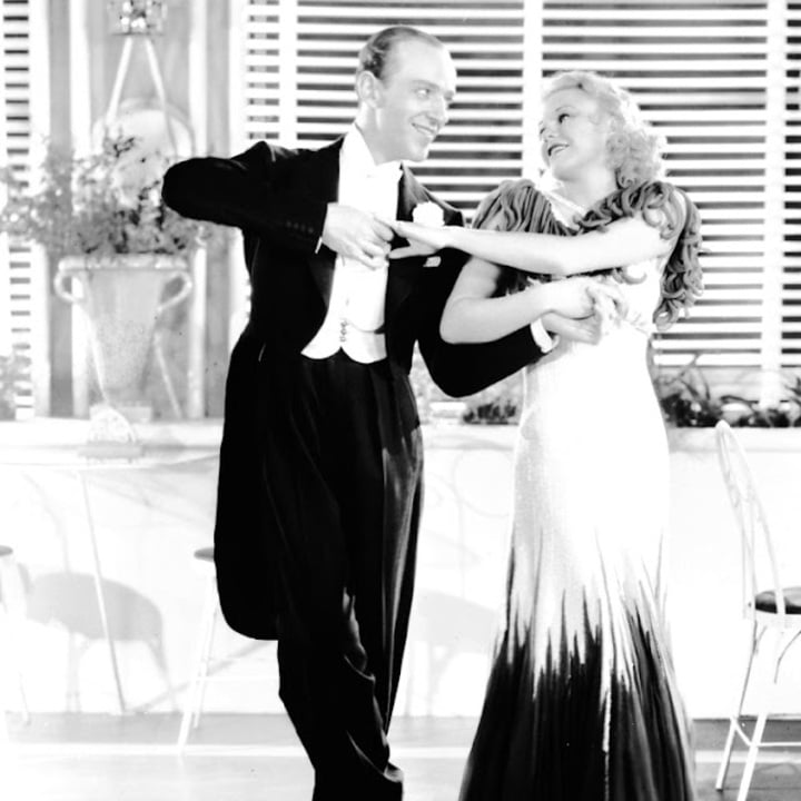 Muitas foram as composições de Cole Porter que se tornaram clássicos. “Night and Day”, por exemplo, embalou Fred Astaire e Ginger Rogers no filme “A Alegre Divorciada” (1934) e tornou-se um standard do jazz.

 Reprodução: Flipar