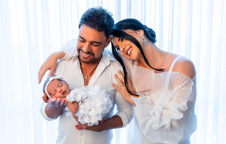 Zezé Di Camargo e Graciele Lacerda com Clara. Foto: Foto: Veruska Toledo