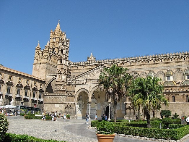 Catedral de Palermo - Dedicada à Assunção da Virgem Maria. Construída em 1185 na área onde ficava uma basílica bizantina anterior.  Reprodução: Flipar