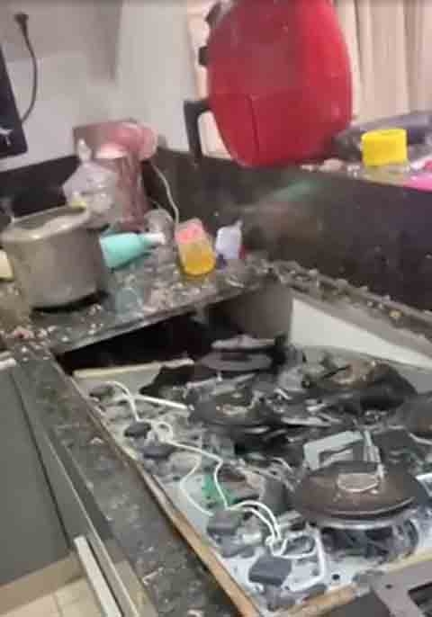 A explosão da panela provocou destruição por toda a cozinha. 