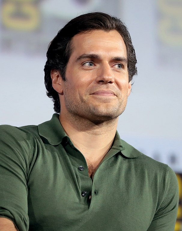 Henry Cavill - Nascido em 5/5/1983 em Sain Helier, na ilha de Jersey, no Reino Unido, o ator tem 1,85 metro.  Reprodução: Flipar