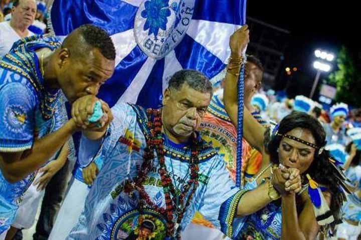 A inspiração do nome foi o Rancho Beija-Flor, que existia em Marquês de Valença, na região serrana do Rio. Sendo assim, o bloco, em 1953, passou a ser, de vez, uma escola de samba.
 Reprodução: Flipar