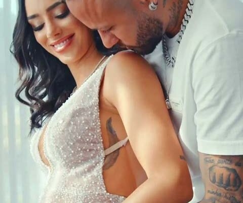 No dia 24 de junho, ainda juntos, Neymar e Bruna Biancardi promoveram o chá revelação do sexo do bebê. Foi quando eles souberam que uma menina estava a caminho e anunciaram que iriam batizá-la a de Mavie. - Foto: Reprodução/Instagram Reprodução: Jogada10