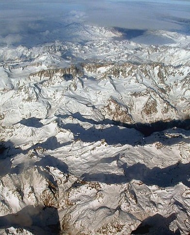 Eles haviam embarcado na véspera, no Aeroporto de Carrasco, em Montevidéu, mas, por causa do mau tempo, foi necessário fazer escala na Argentina, para evitar a travessia da Cordilheira dos Andes em condições adversas.  Reprodução: Flipar