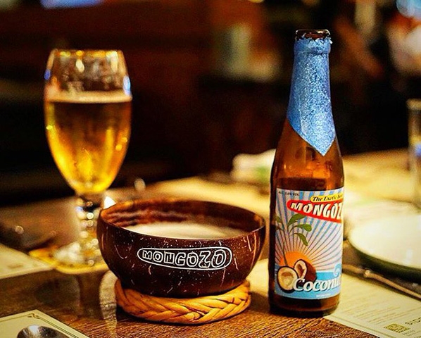 Cerveja de coco - Mongozo Coconut -  Leve doçura no paladar e no aroma com características frutadas da água de coco.