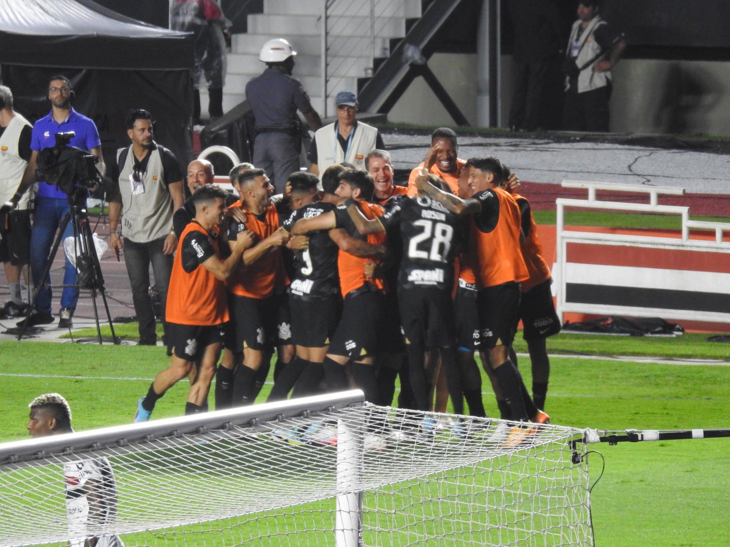 São Paulo: Lucas treina entre os titulares e deve jogar contra Corinthians