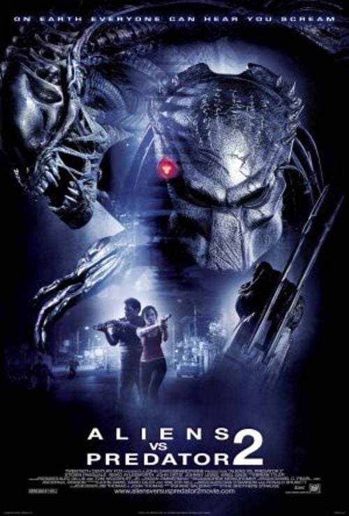 Alien x Predador 2 (2007) - As raças Alien e Predator continuam em guerra e ambas chegam a uma cidade no Colorado, pondo em ameaça os moradores.  Reprodução: Flipar