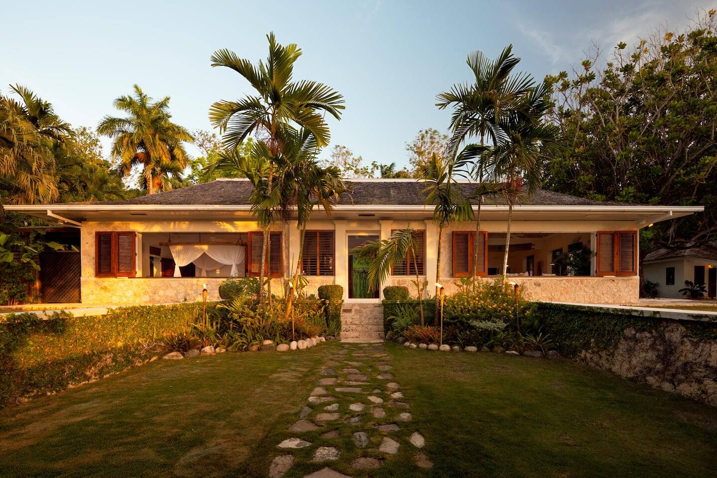 Esta villa é onde Ian Fleming escreveu a maioria dos romances de James Bond. Foto: Airbnb