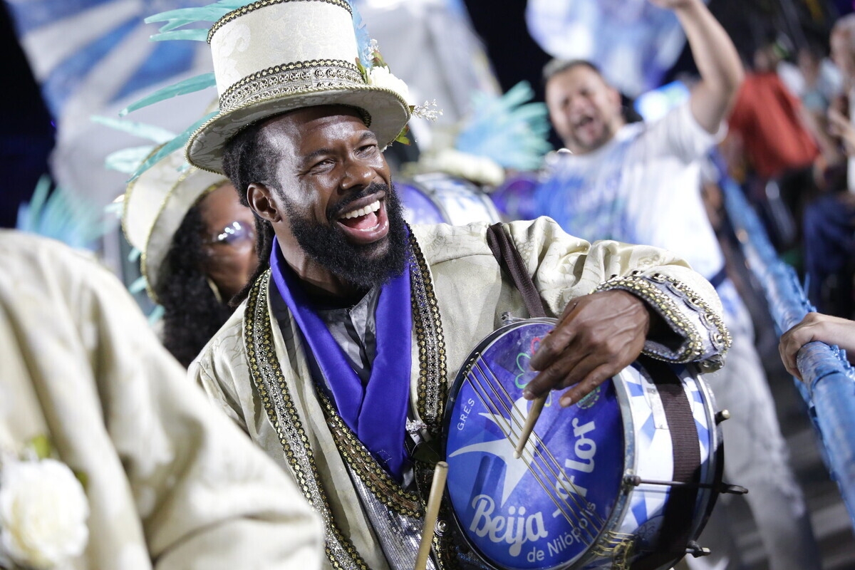 No quesito Bateria, os jurados levam em conta a manutenção e sustentação da cadência com o samba-enredo. Além disso, buscam avaliar se o grupo de ritmista conseguiu manter a  “perfeita conjugação de sons” dos instrumentos, a criatividade e a versatilidade.  Reprodução: Flipar