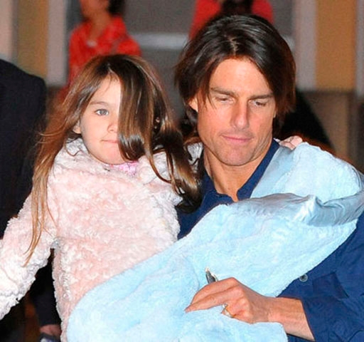 Tom Cruise tem 3 filhos: Suri (foto), filha biológica  com Katie Holmes