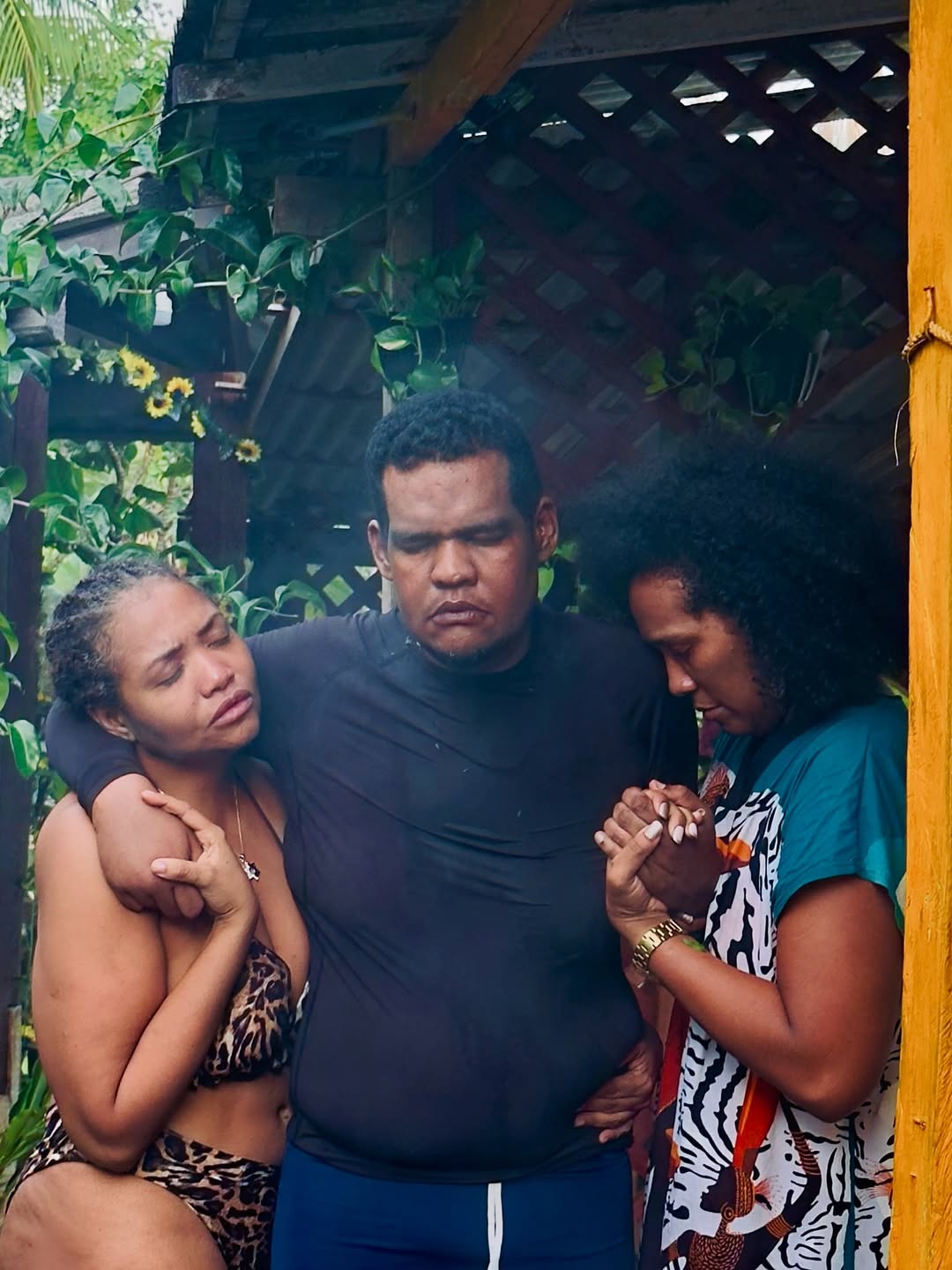 Gaby Amarantos e Gabriel abraçados. Foto: Reprodução Instagram @gabyamarantos