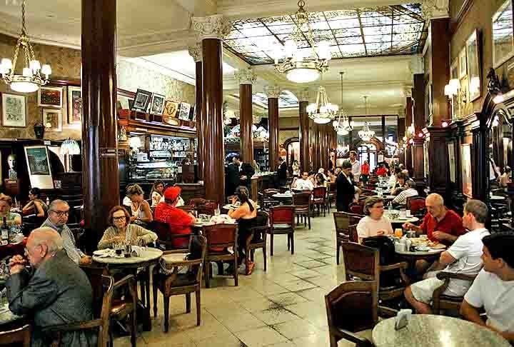 9º lugar: Café Tortoni, em  Buenos Aires, na Argentina - Chocolate com churros.  Reprodução: Flipar
