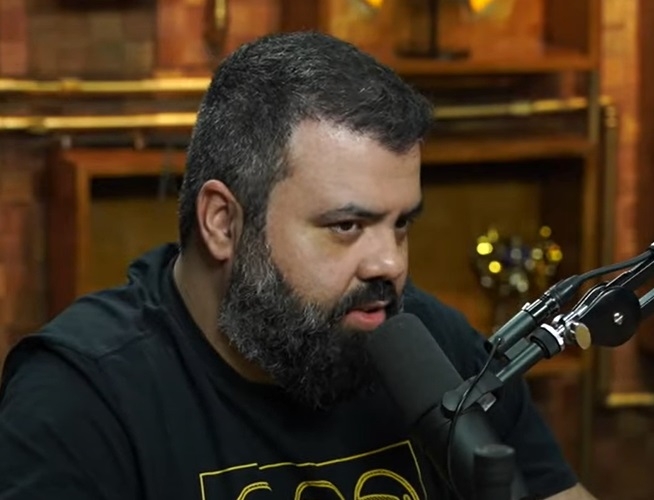 Outras perguntas foram feitas para o jornalista durante o podcast, sendo sua vivência na Globo um dos tópicos de destaque da entrevista.