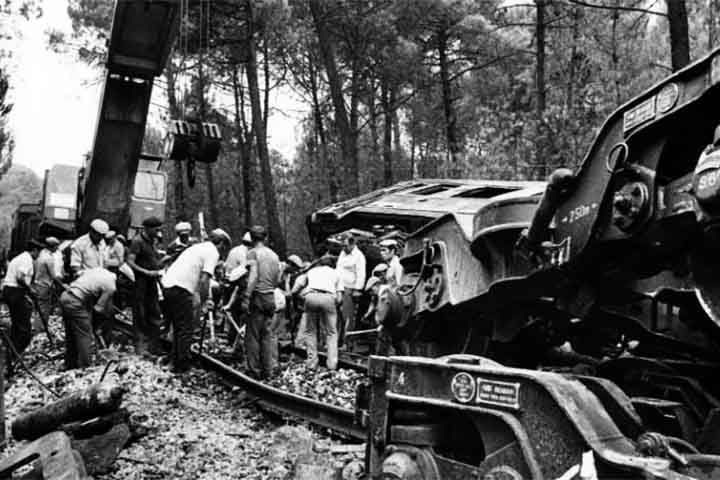 Desastre de Awash (Etiópia, 1985): O descarrilamento de um trem lotado em uma curva levou à morte de cerca de 428 pessoas e mais de 500 feridos. Reprodução: Flipar