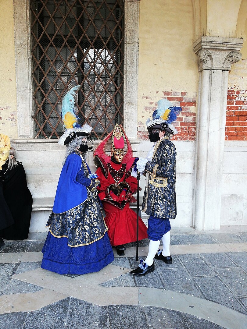 Falier fazia parte de uma das famílias mais nobres e poderosas de Veneza e decidiu criar uma celebração em que a população pudesse festejar antes do início da quaresma. A ideia repercutiu muito bem entre os locais, que festejaram durante dias. Reprodução: Flipar