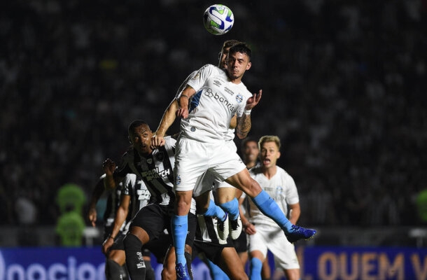 2º Grêmio - 59 pontos - 18,3% de chance de título, 99,76% chance de Libertadores zero risco de rebaixamento