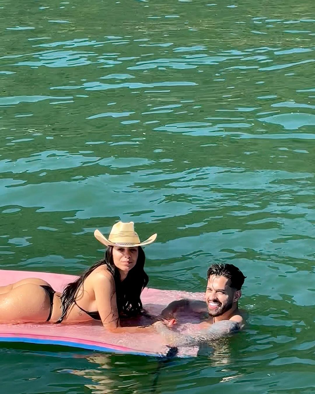 Key Alves aproveita dia de Sol com namorado e comemora seis meses juntos Instagram