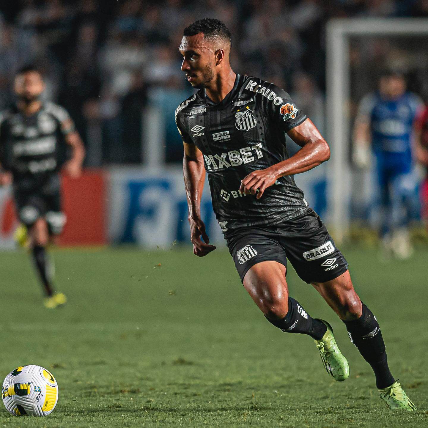 Fortaleza busca Lucas Braga e oferece jogadores, mas Santos faz jogo duro