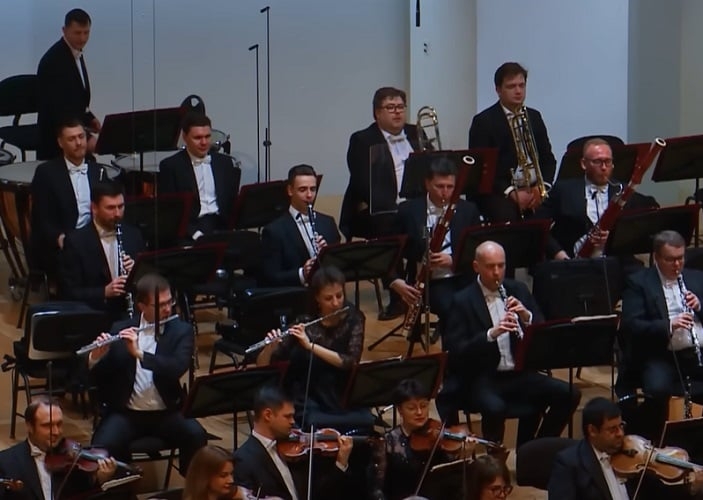 Estabelecida em 1990, a Orquestra Nacional Russa rapidamente conquistou um lugar de destaque no cenário musical mundial. Seu repertório é focado em compositores russos e abrange tanto obras tradicionais quanto contemporâneas. Reprodução: Flipar