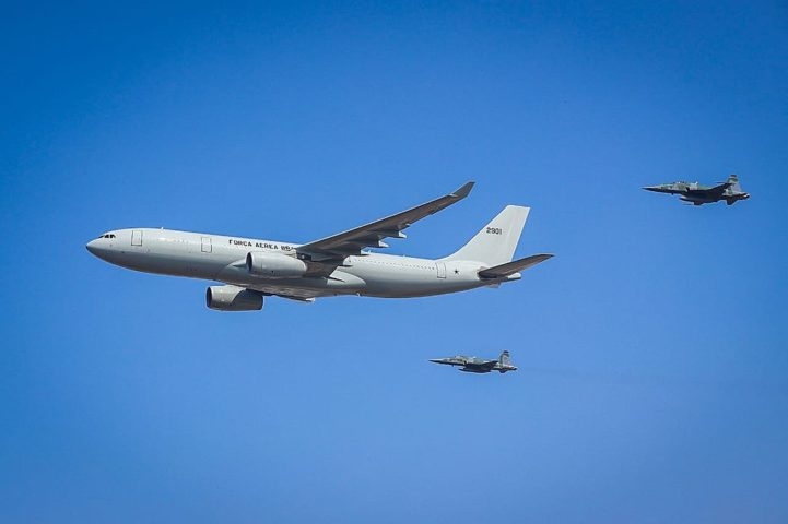 De acordo com a Aeronáutica, a aeronave KC-30, com espaço para até 230 passageiros, chegou à capital italiana às 7h48 no horário local (2h48 no horário de Brasília).