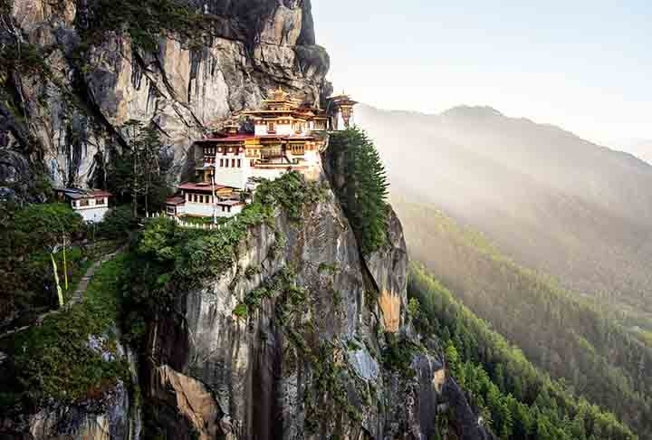 Tiger’s Nest Trail, Butão: São aproximadamente 700 degraus até o mosteiro Paro Taktsang, construído em 1692. A subida exige caminhada íngreme, sendo local de peregrinação budista.
 Reprodução: Flipar