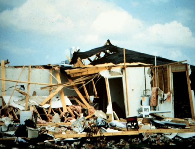 Furacão Andrew - Em 24/8/1992, provocou devastação na Flórida com ventos de 280 km/h. O mesmo furacão também causou danos nas Bahamas e na Luisiana. Deixou 65 mortos. 