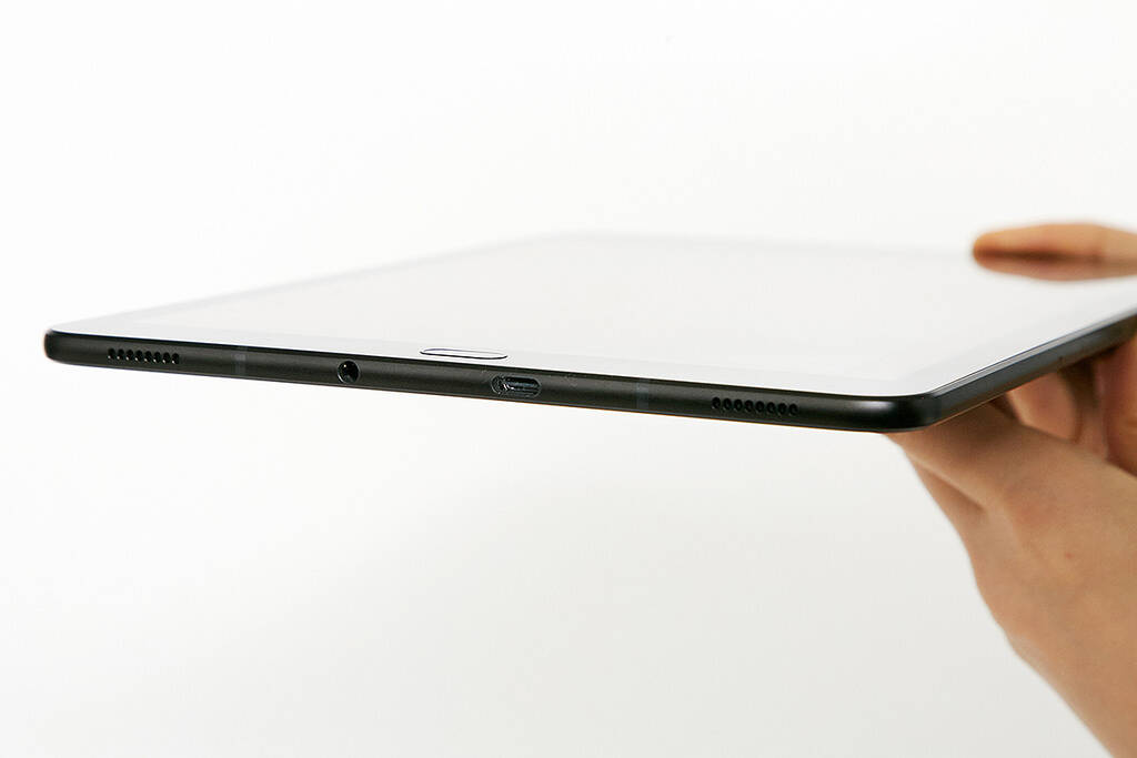 Galaxy Tab S3 tem apenas 6,0 mm de espessura e pesa 429 g. Foto: Divulgação